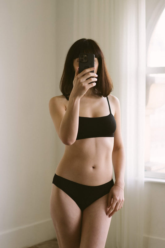Black | Model is wearing size XS with XS Tata Bralette