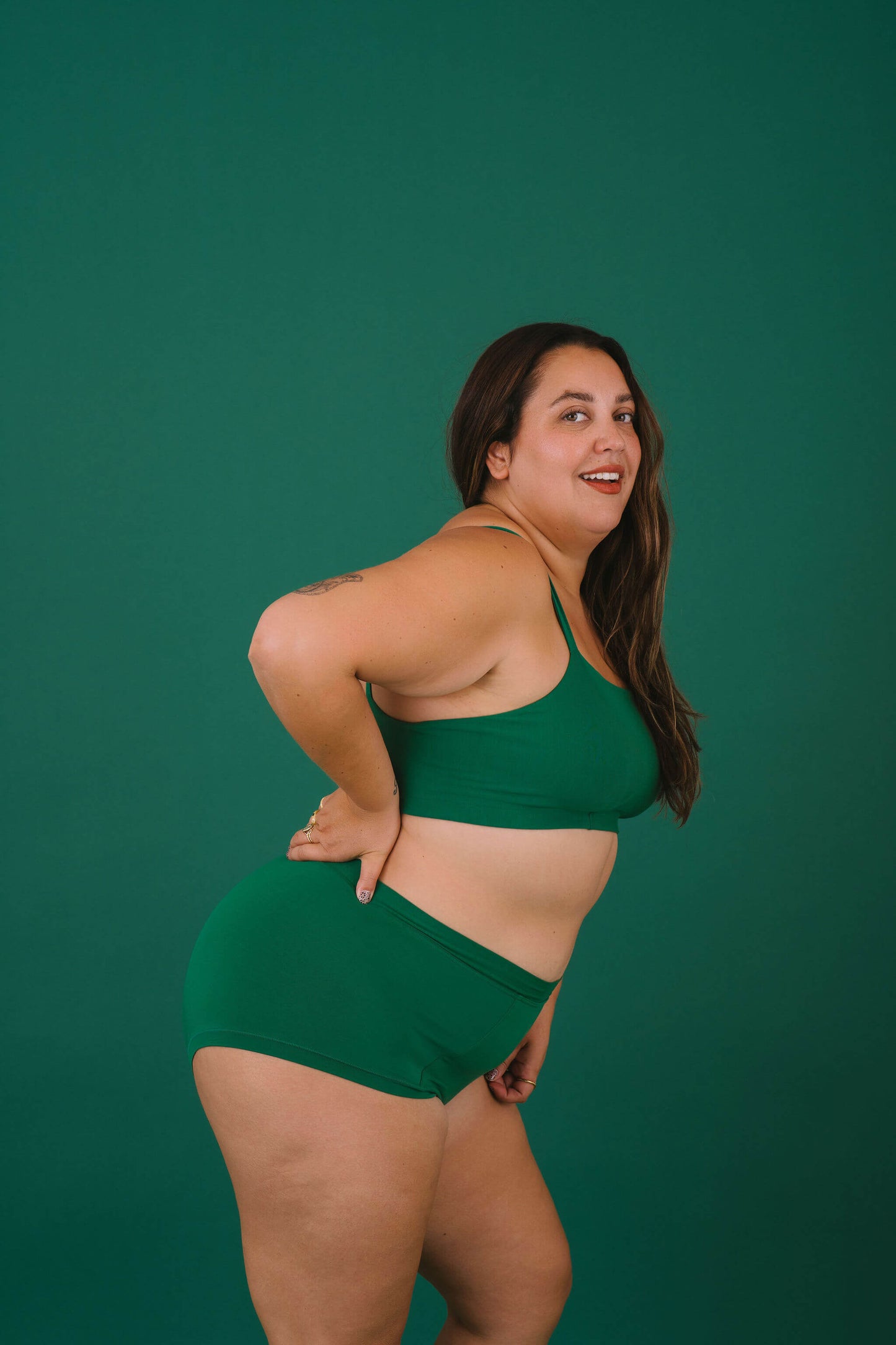 Pine | Model is wearing size 2XL