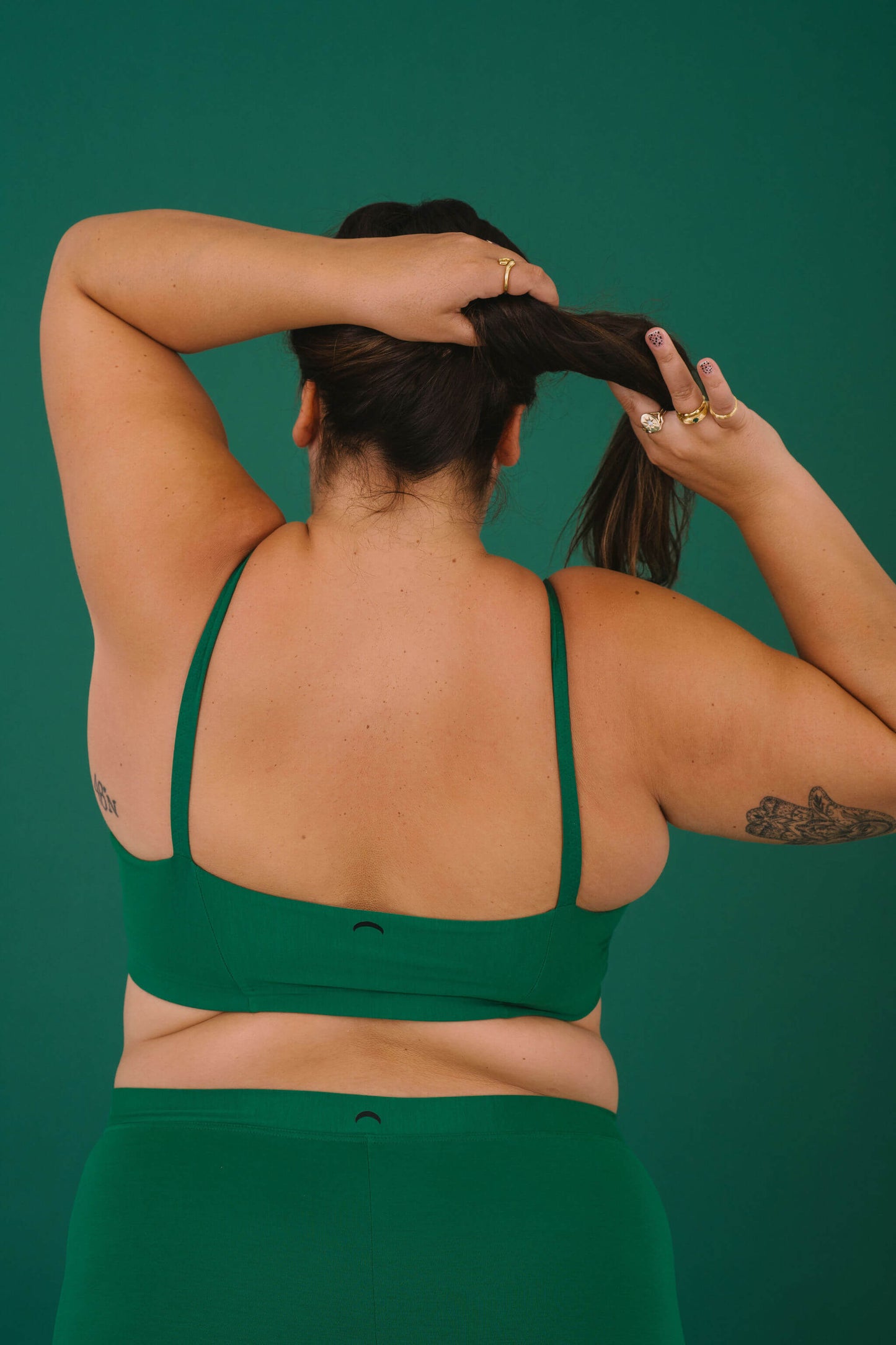 Pine | Model is wearing size 2XL