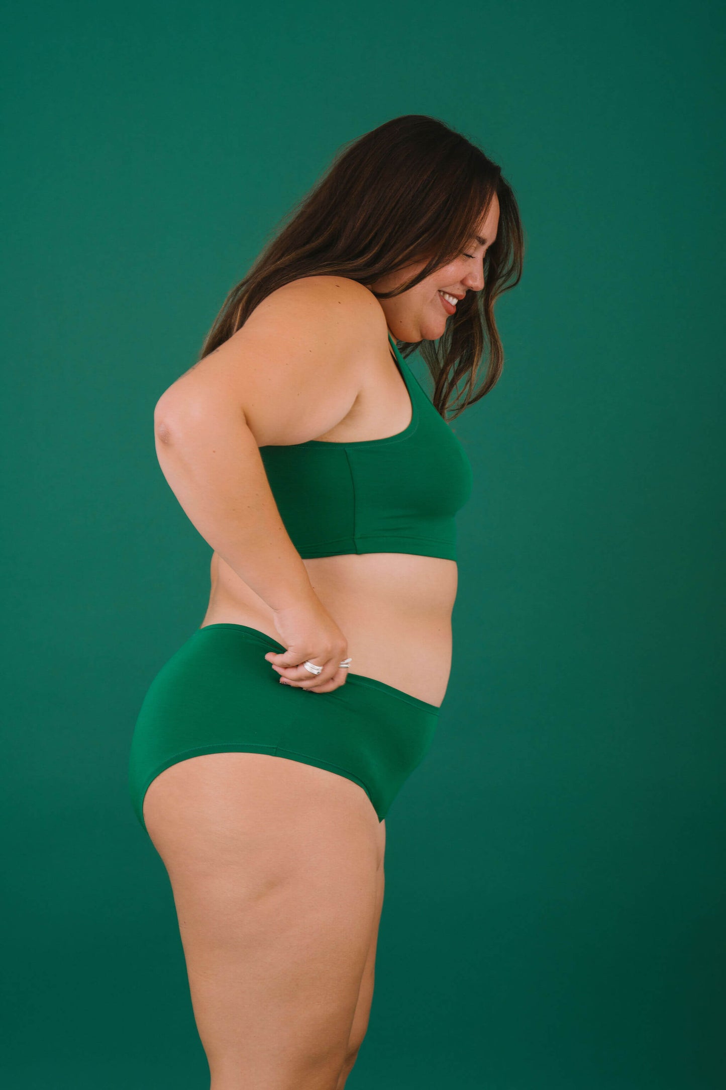 Pine | Model is wearing size 2XL