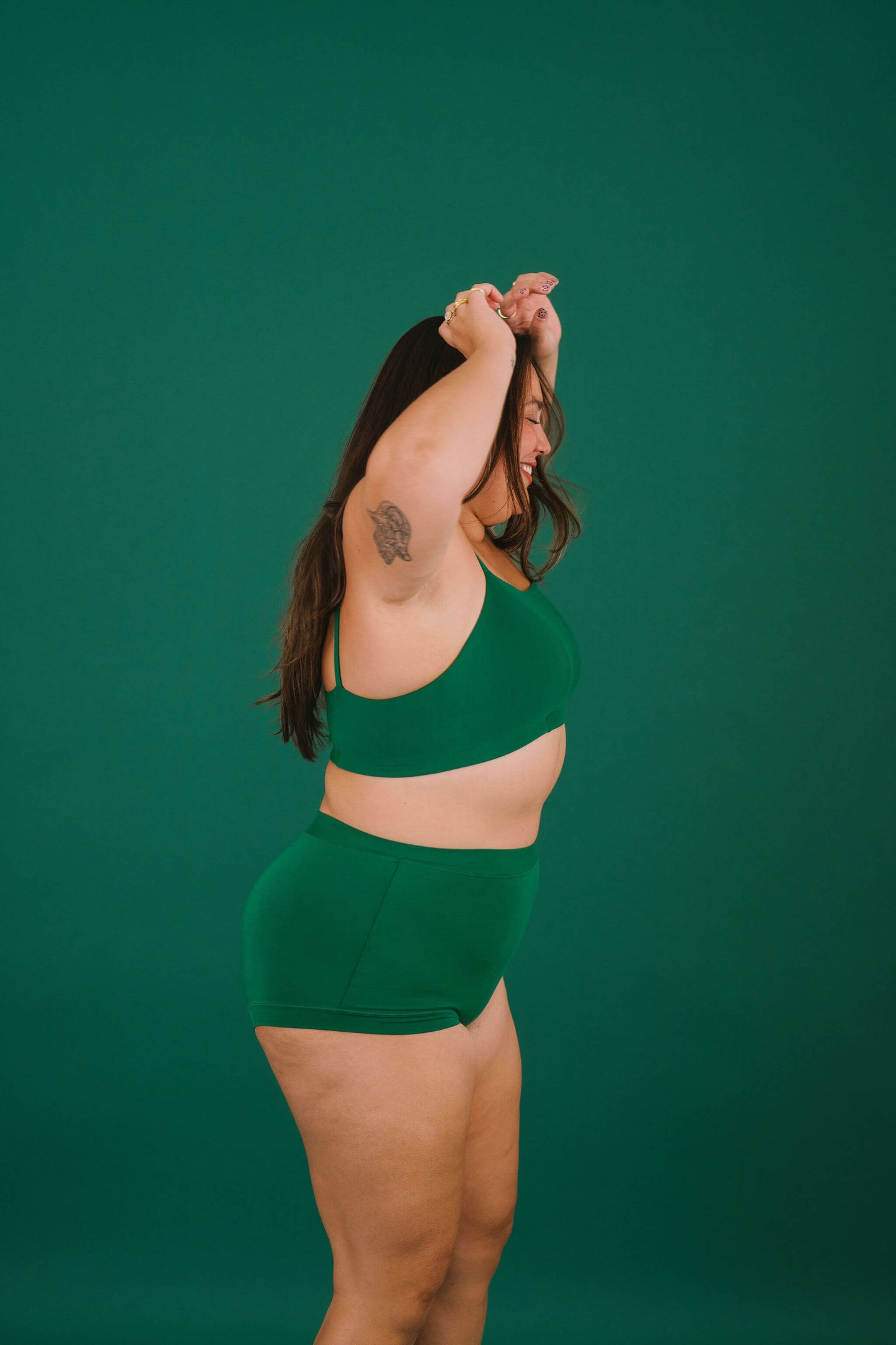 Pine | Model is wearing size 2XL