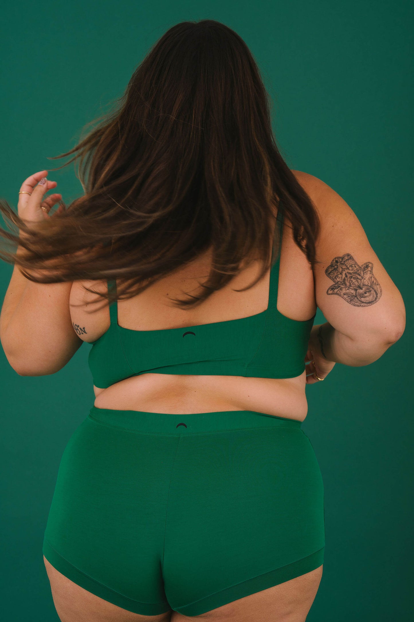 Pine | Model is wearing size 2XL
