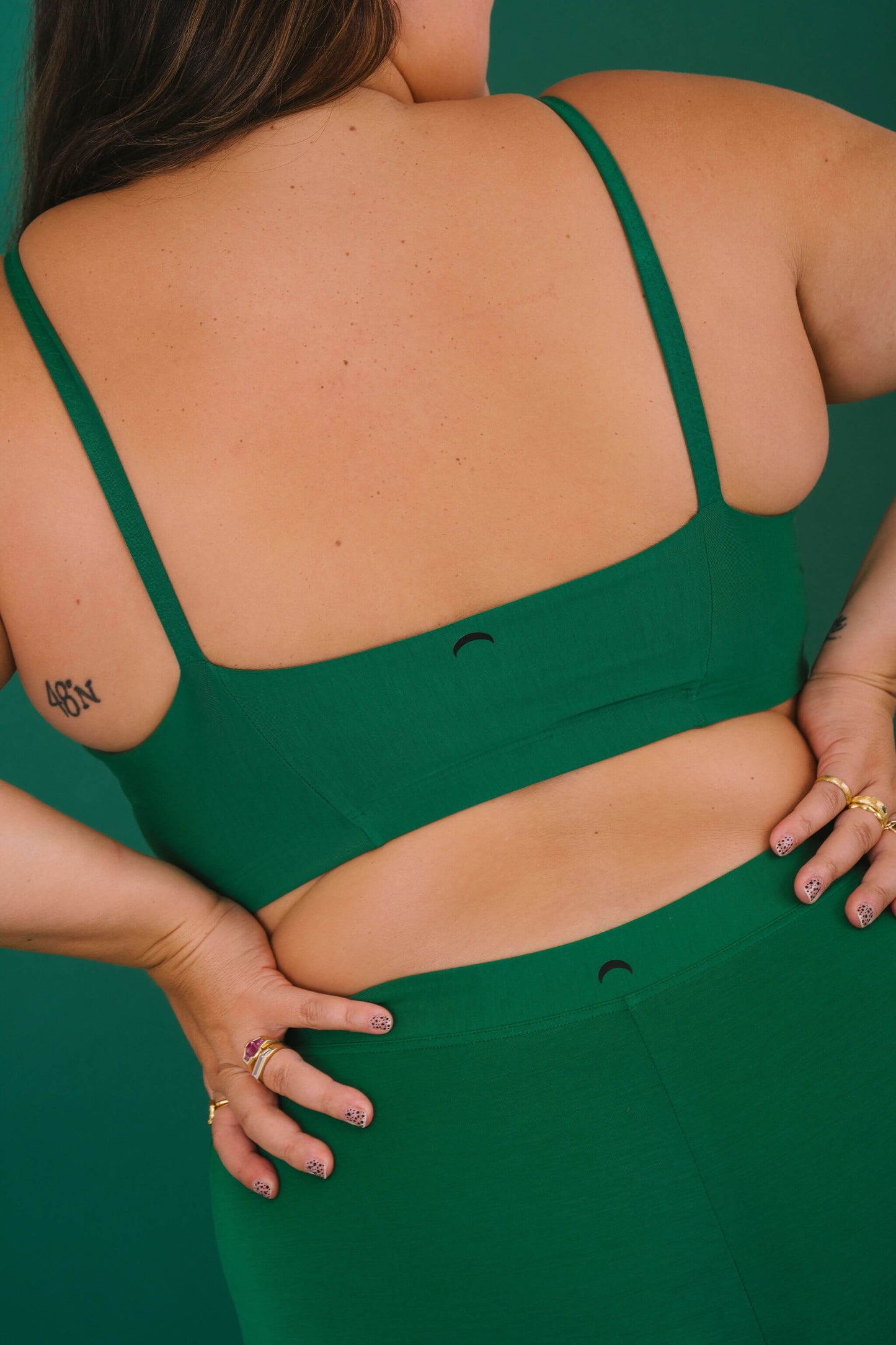 Pine | Model is wearing size 2XL