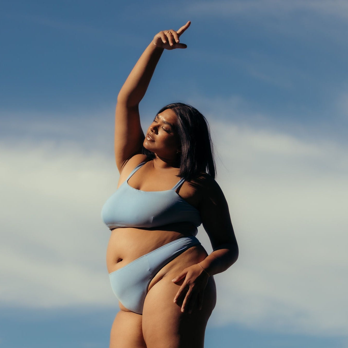 Hydrangea Blue | Model is wearing size XL