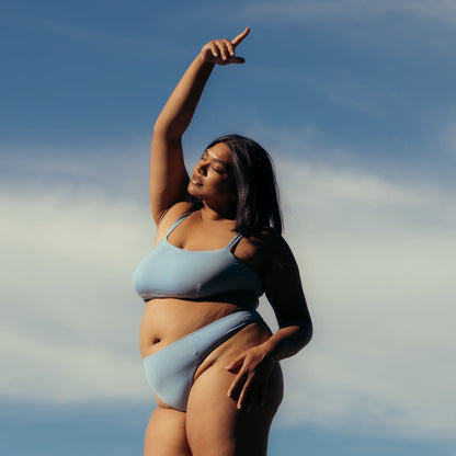 Hydrangea Blue | Model is wearing size XL