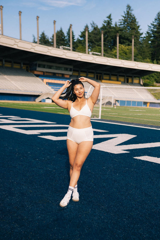 Undyed | Model is wearing size M bra & L undie