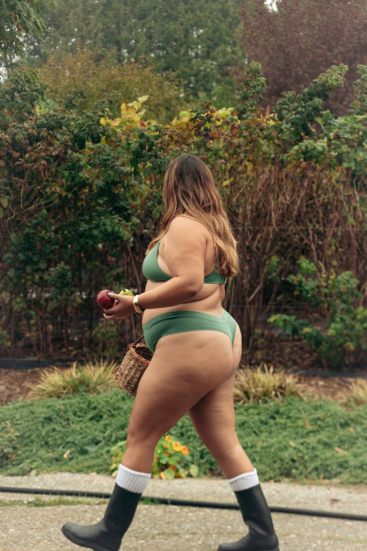Thyme | Model is wearing size XL bra & 2XL undie