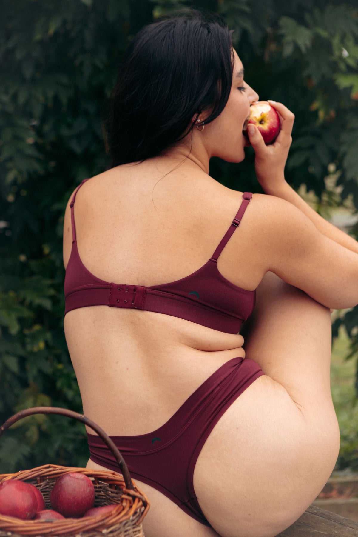 Merlot | Model is wearing size M