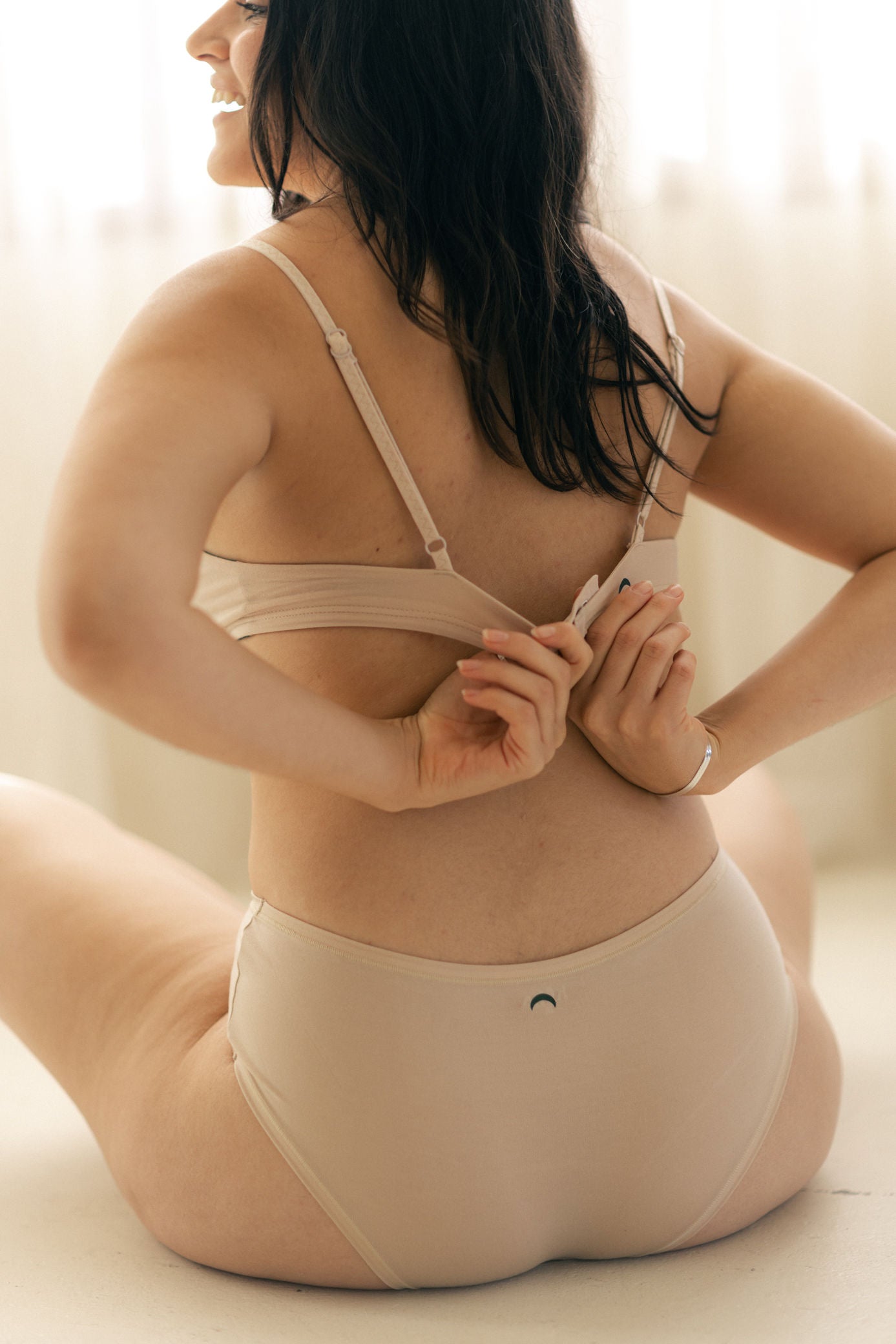 Beige | Model is wearing size M with Hipster