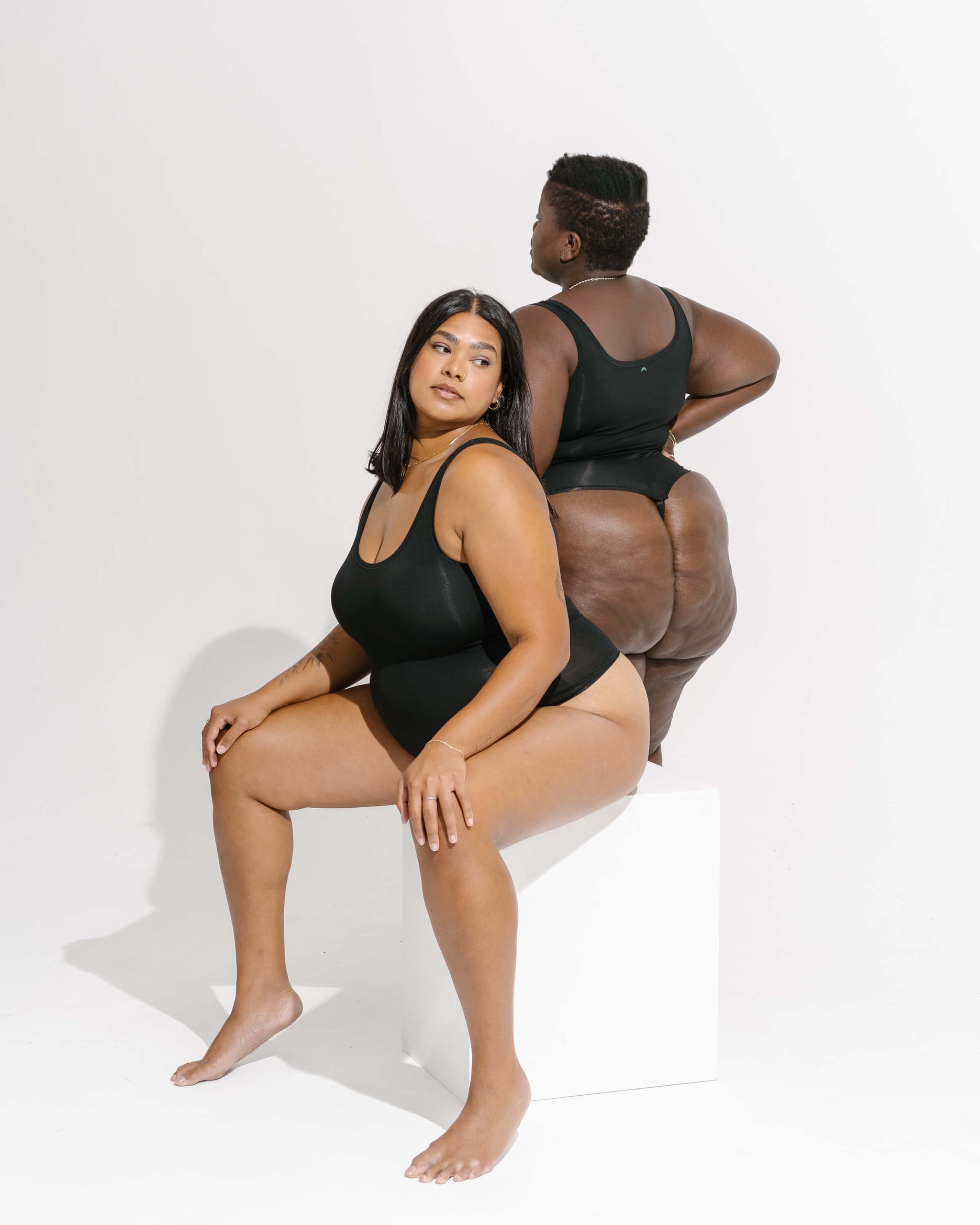 Black | Model (L) is wearing size 2XL, Model (R) is wearing 3XL