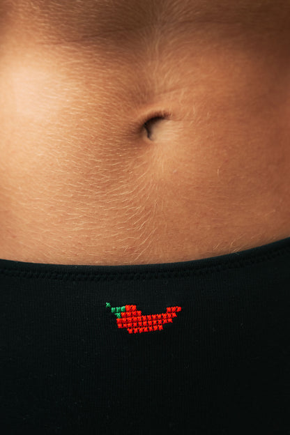 Chili / Black | Model is wearing size XS