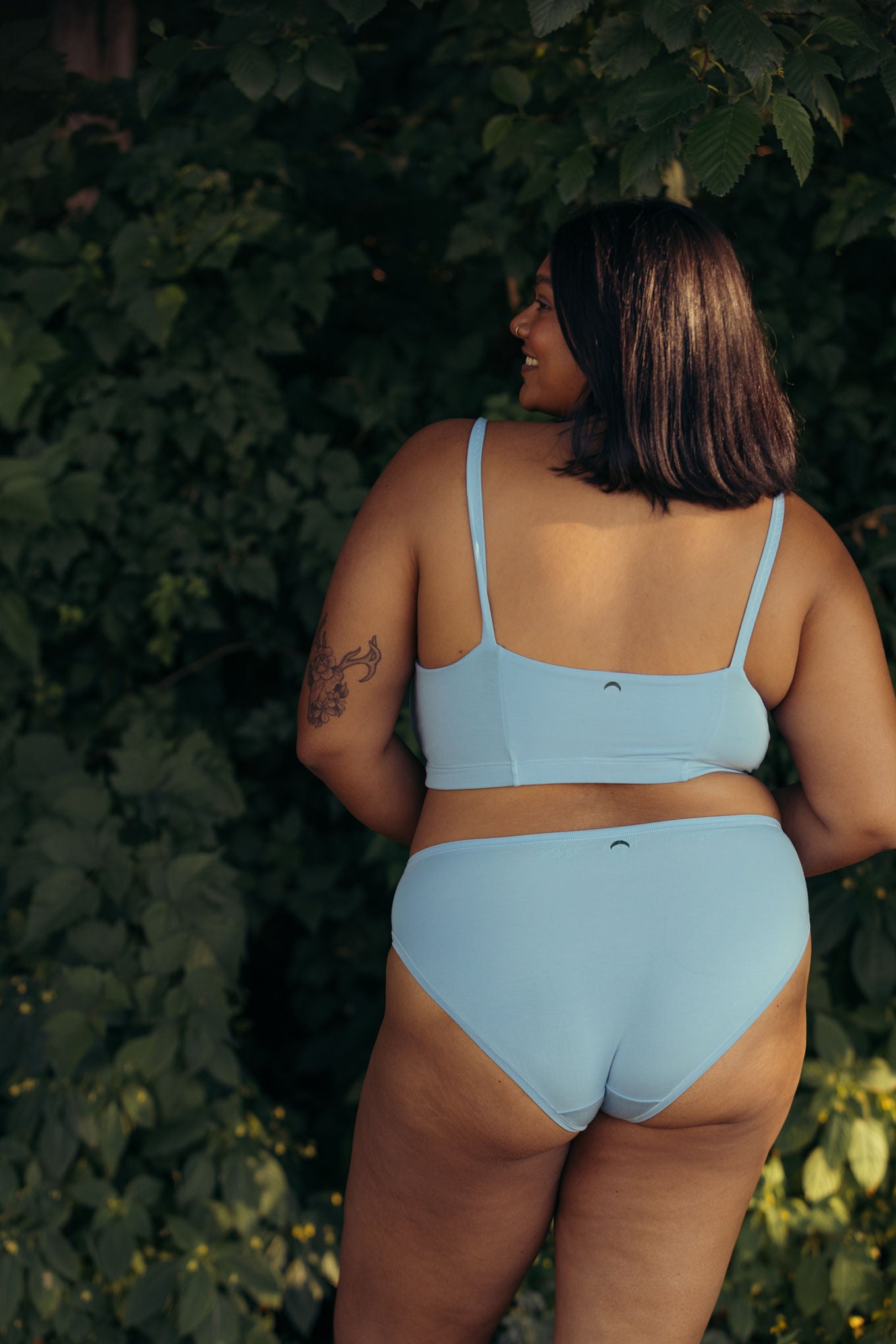 Hydrangea Blue | Model is wearing size XL