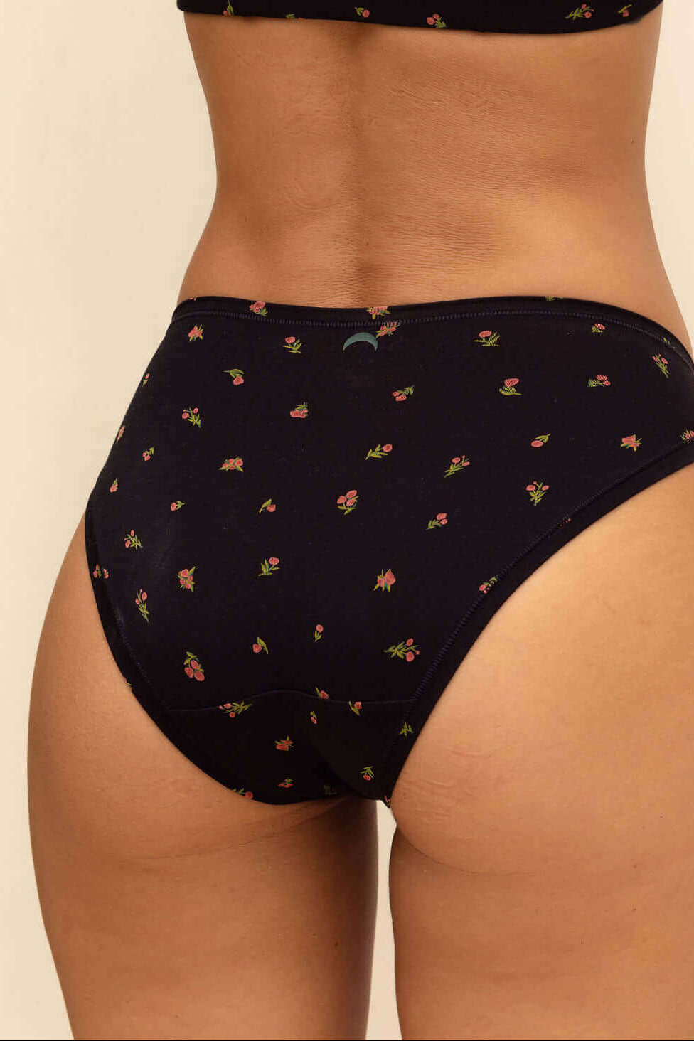 Midnight Rose | Model is wearing size XS