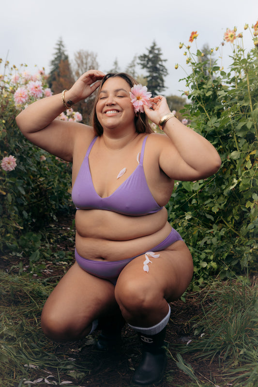 Aster | Model is wearing size XL bra & 2XL undie