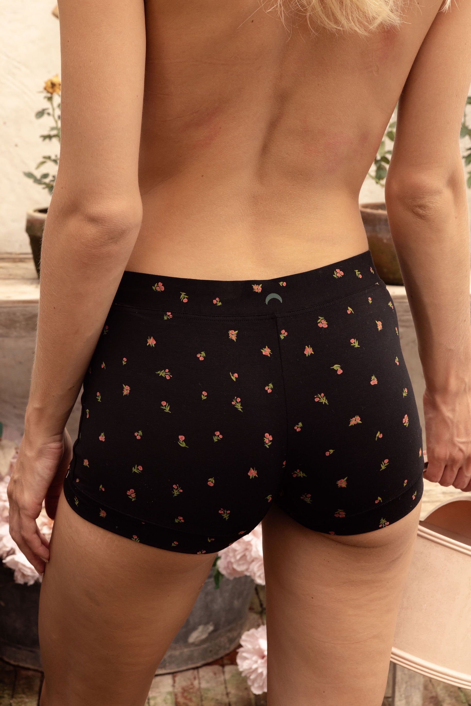 Midnight Rose | Model is wearing size S