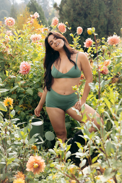 Thyme | Model is wearing size M