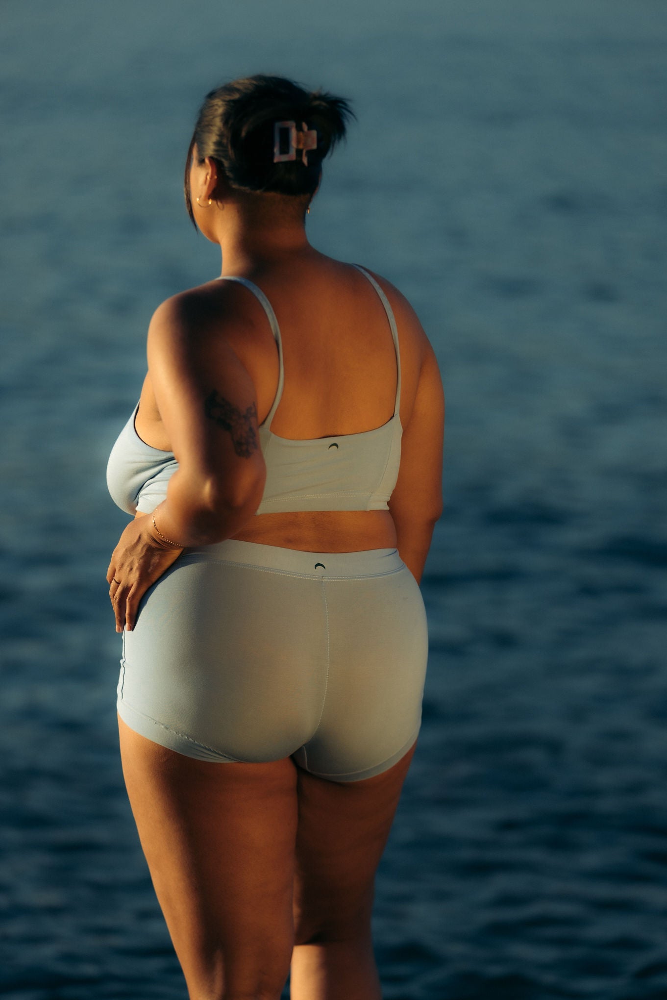 Hydrangea Blue | Model is wearing size XL