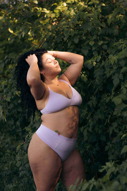 Lilac | Model is wearing size XL (bottom) and 2XL (top)