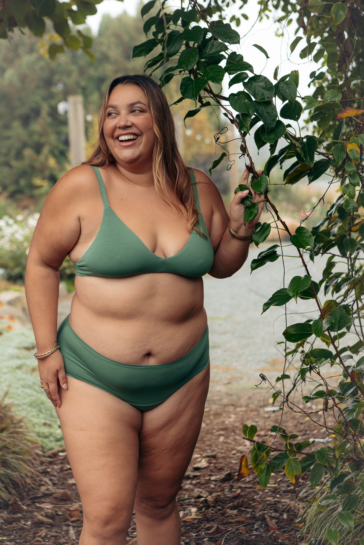 Thyme | Model is wearing size XL bra & 2XL undie