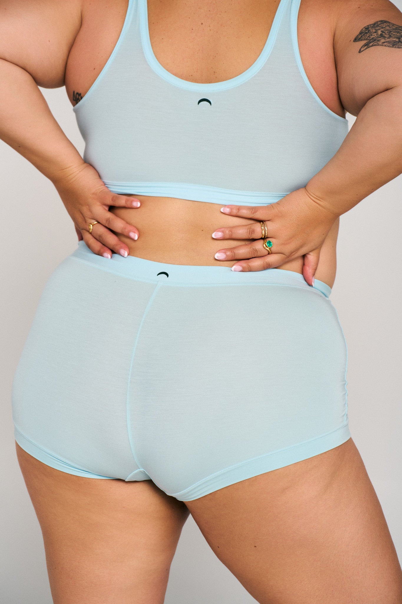 Plunge | Model is wearing size XL bra and 2XL undie