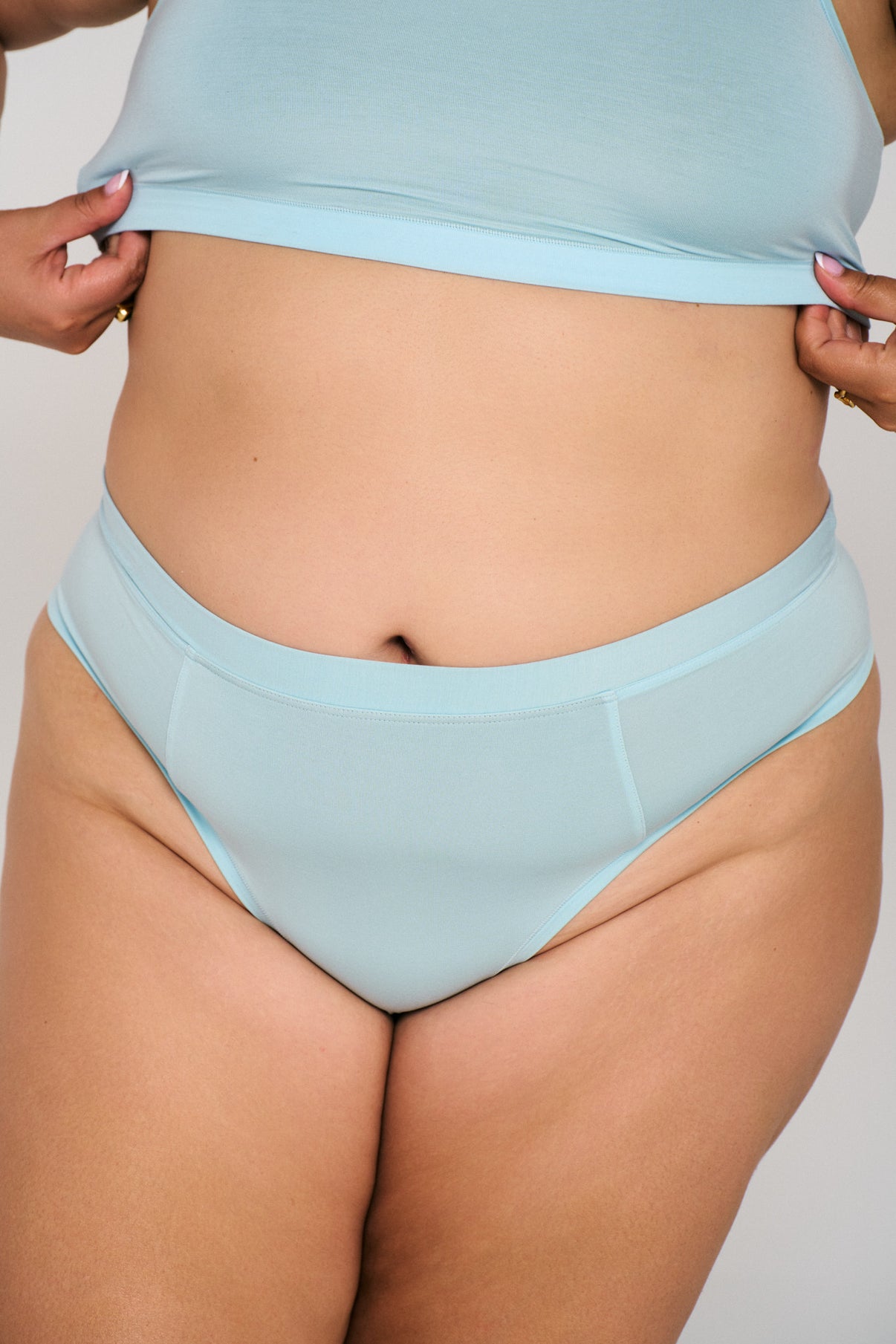 Plunge | Model is wearing size XL bra and 2XL undie