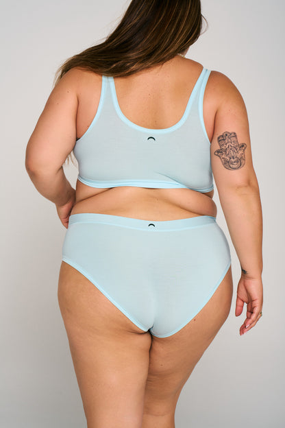 Plunge | Model is wearing size XL bra and 2XL undie