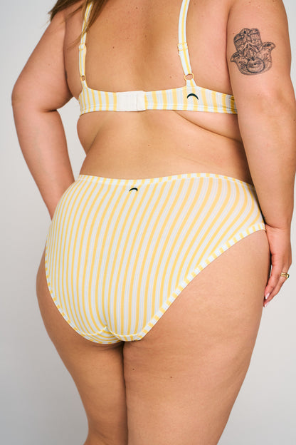 Riviera Stripe | Model is wearing size 2XL undie & XL bra