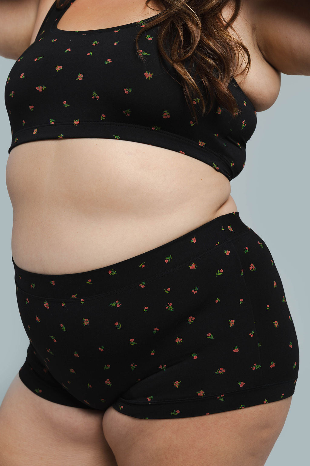 Midnight Rose | Model is wearing size 2XL