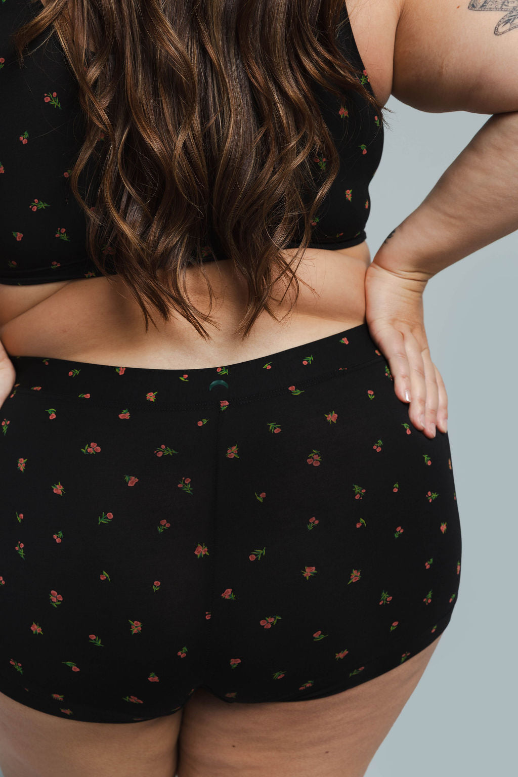 Midnight Rose | Model is wearing size 2XL