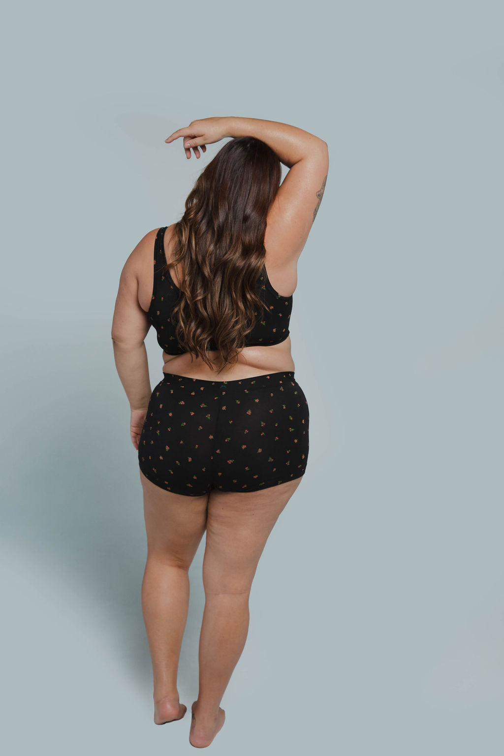 Midnight Rose | Model is wearing size 2XL