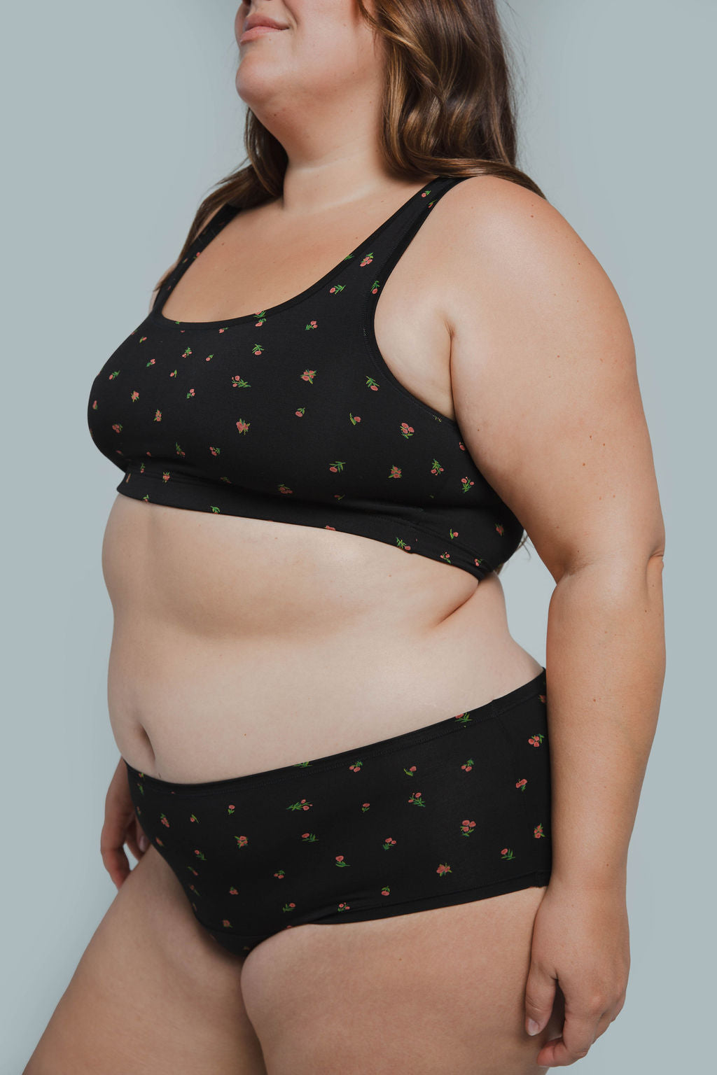 Midnight Rose | Model is wearing size 2XL