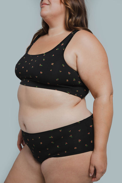 Midnight Rose | Model is wearing size 2XL