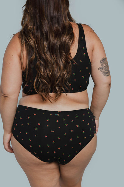 Midnight Rose | Model is wearing size 2XL