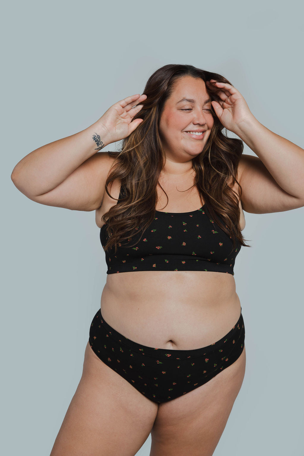 Midnight Rose | Model is wearing size 2XL