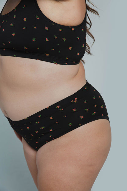 Midnight Rose | Model is wearing size 2XL