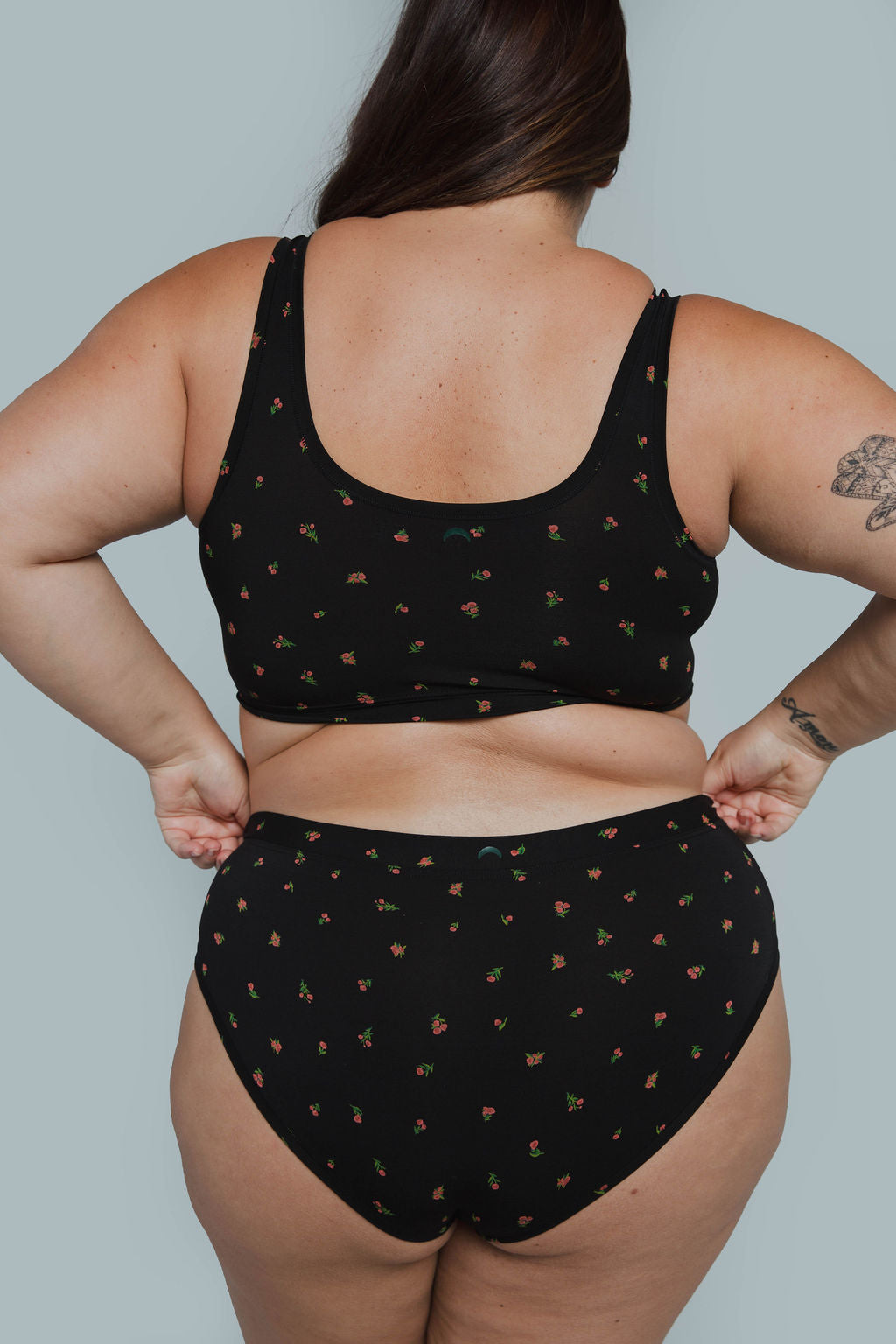 Midnight Rose | Model is wearing size 2XL