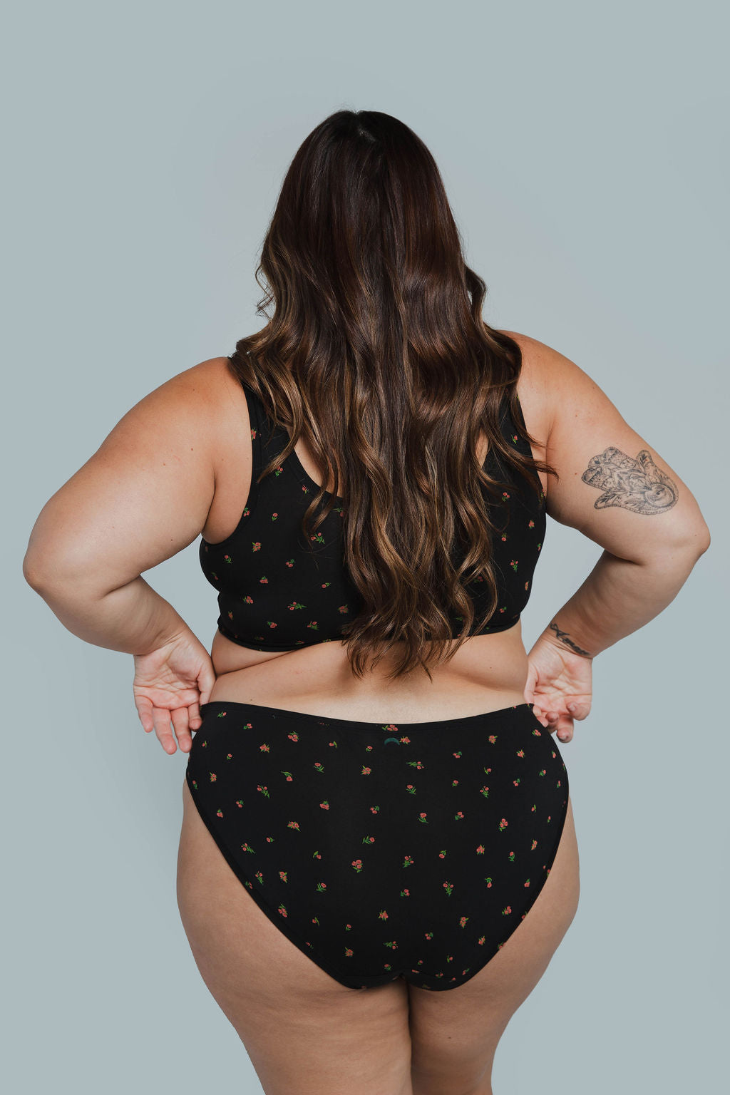 Midnight Rose | Model is wearing size 2XL