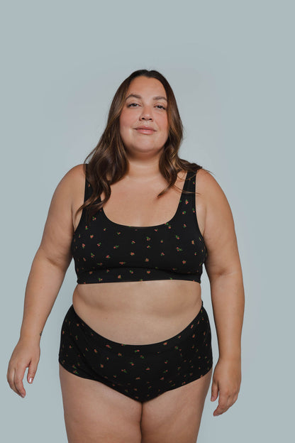 Midnight Rose | Model is wearing size 2XL