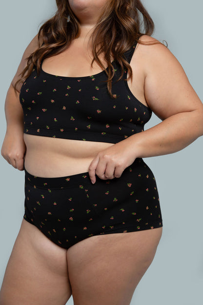 Midnight Rose | Model is wearing size 2XL