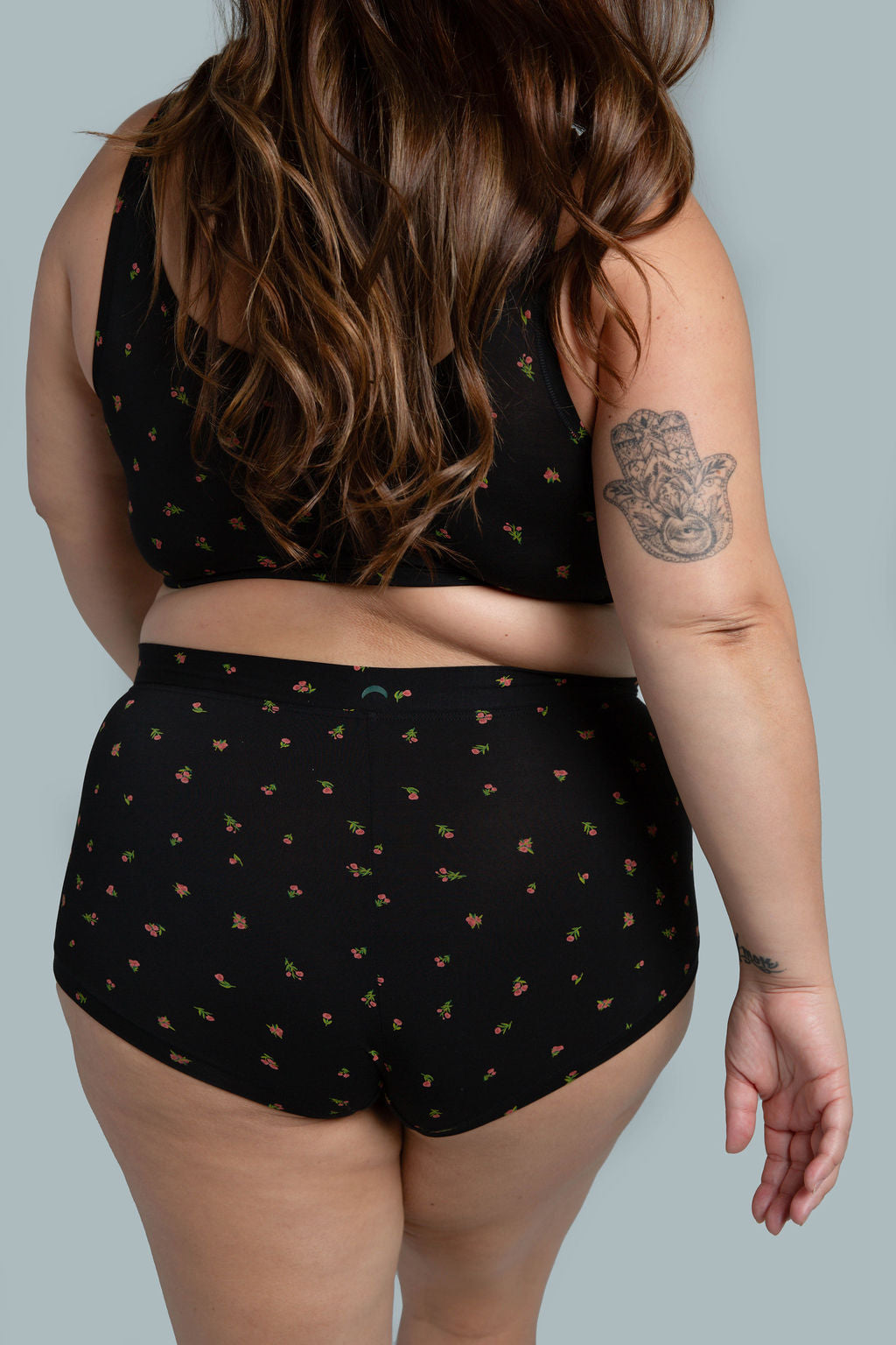 Midnight Rose | Model is wearing size 2XL