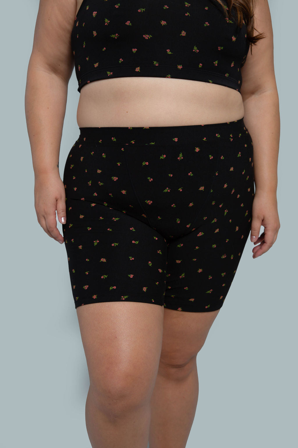 Midnight Rose | Model is wearing size 2XL