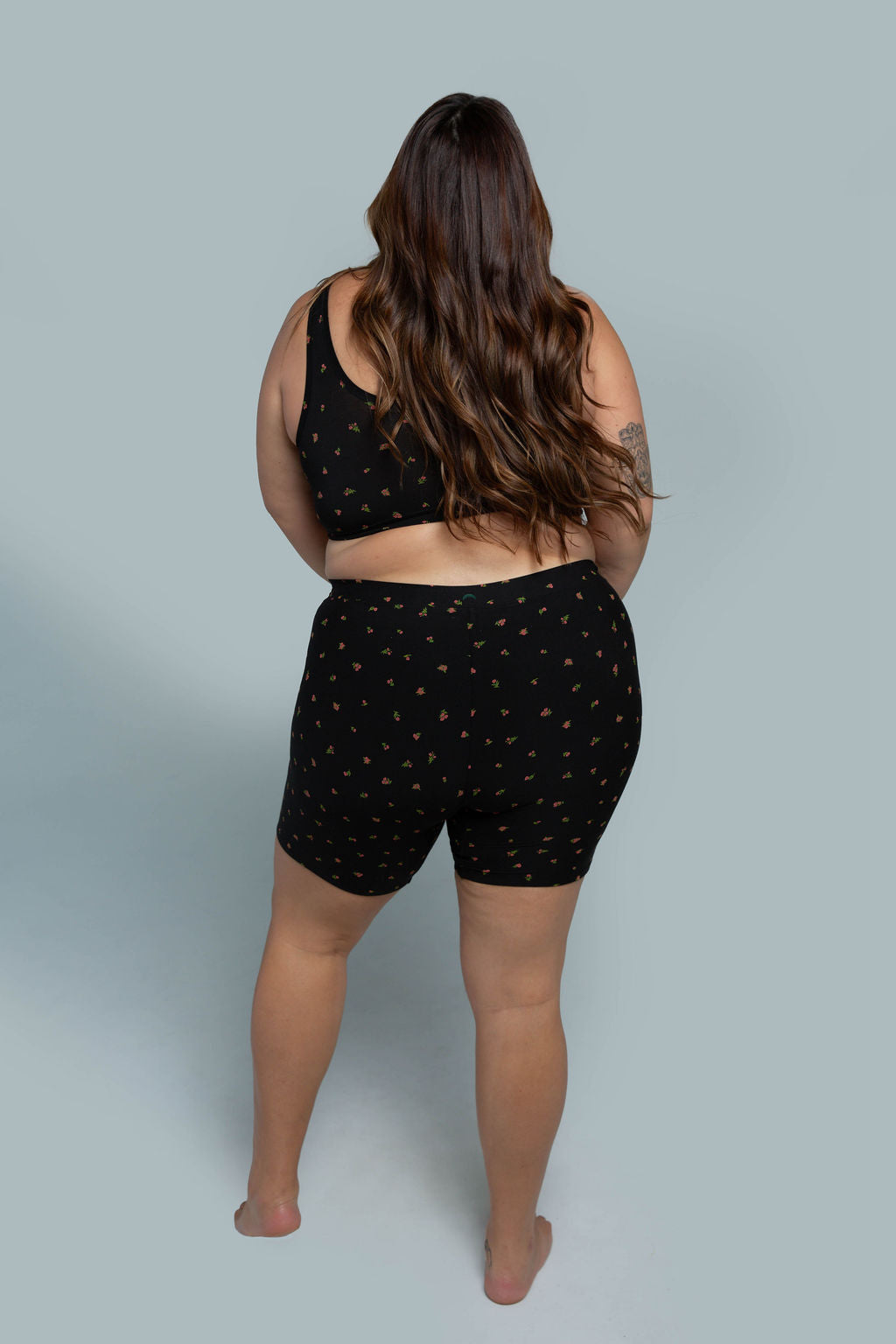 Midnight Rose | Model is wearing size 2XL