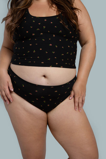 Midnight Rose | Model is wearing size 2XL