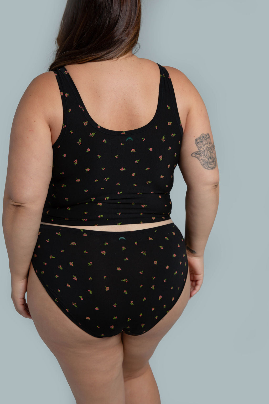 Midnight Rose | Model is wearing size 2XL