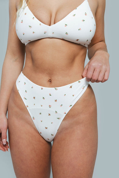 Morning Rose | Model is wearing size M