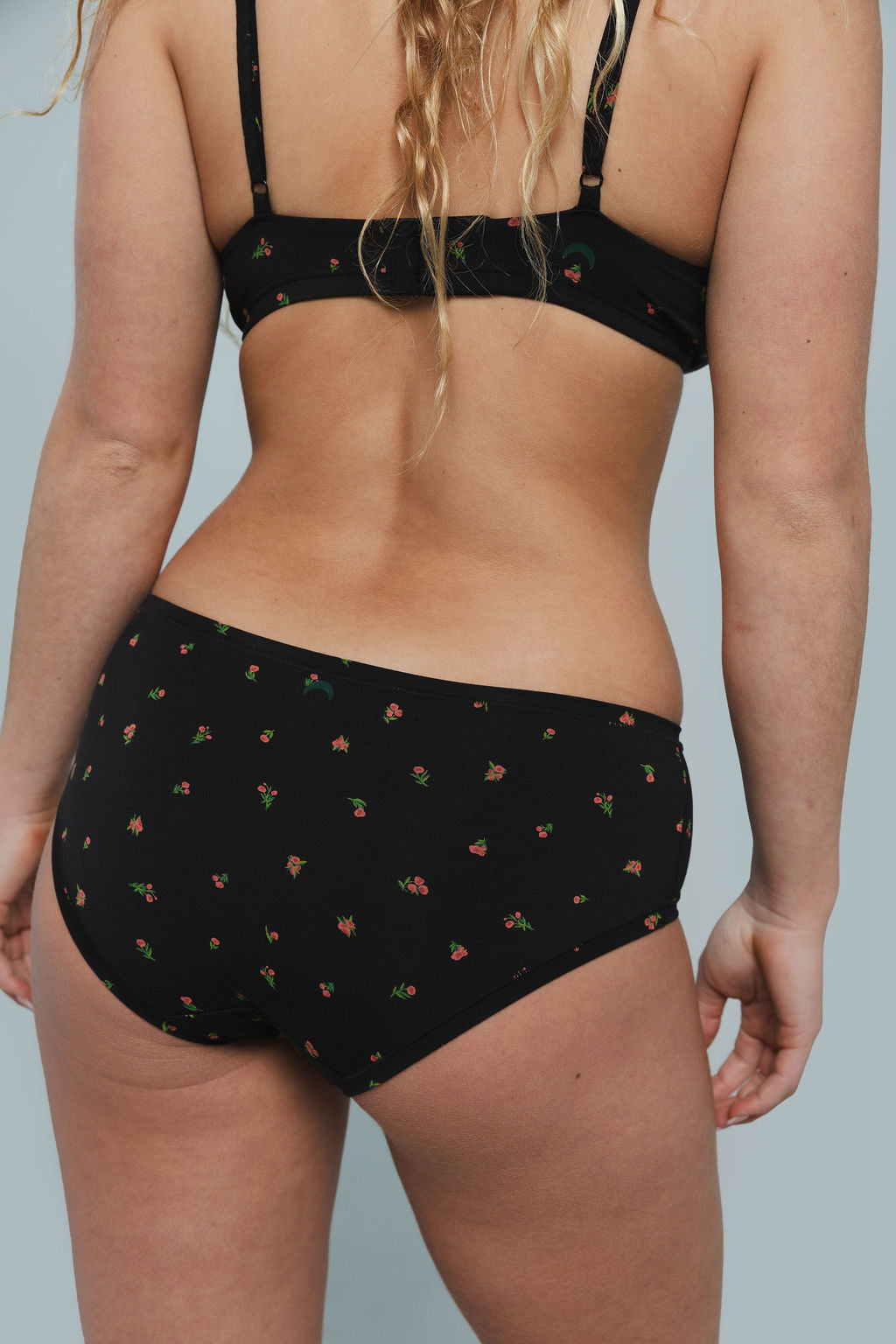 Midnight Rose | Model is wearing size M