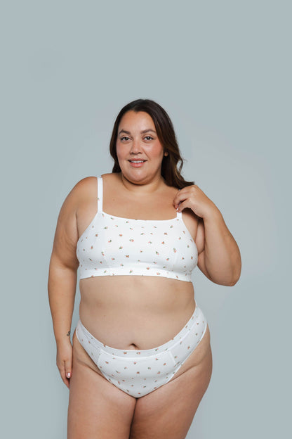 Morning Rose | Model is wearing size 2XL