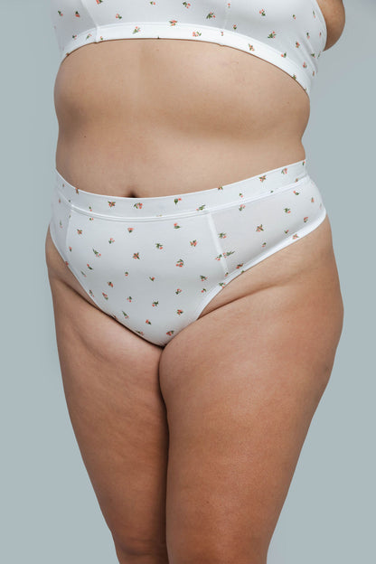 Morning Rose | Model is wearing size 2XL