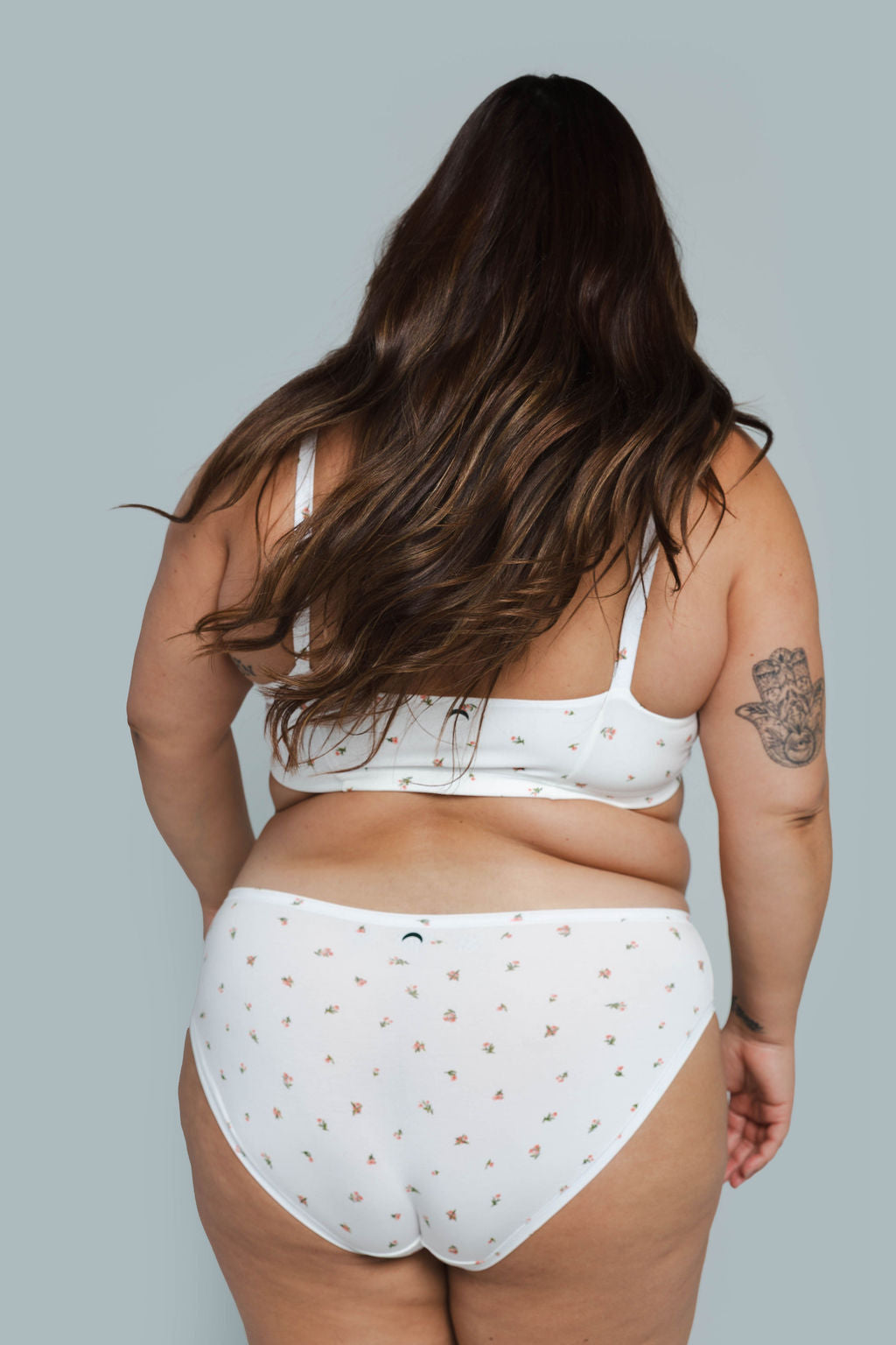 Morning Rose | Model is wearing size 2XL