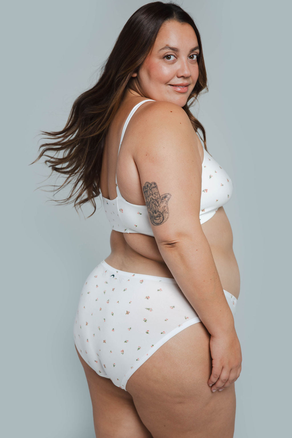 Morning Rose | Model is wearing size 2XL